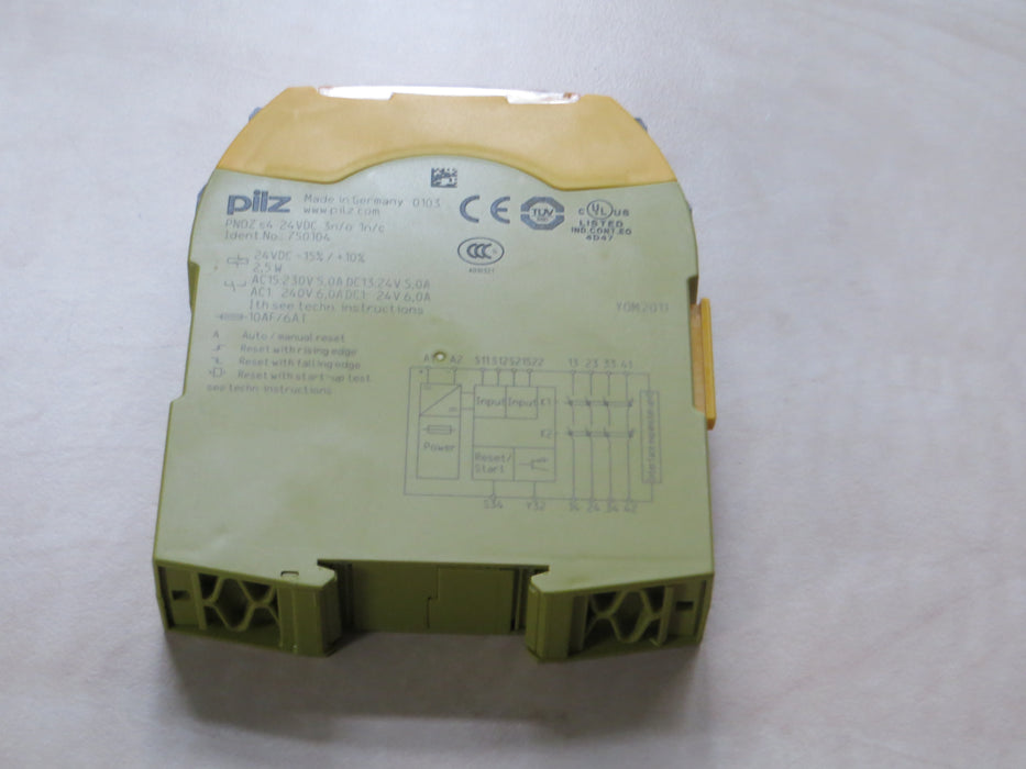 PILZ PNOZ S4  24VDC 3n/o 1n/c (750104)  "Safety Relay"