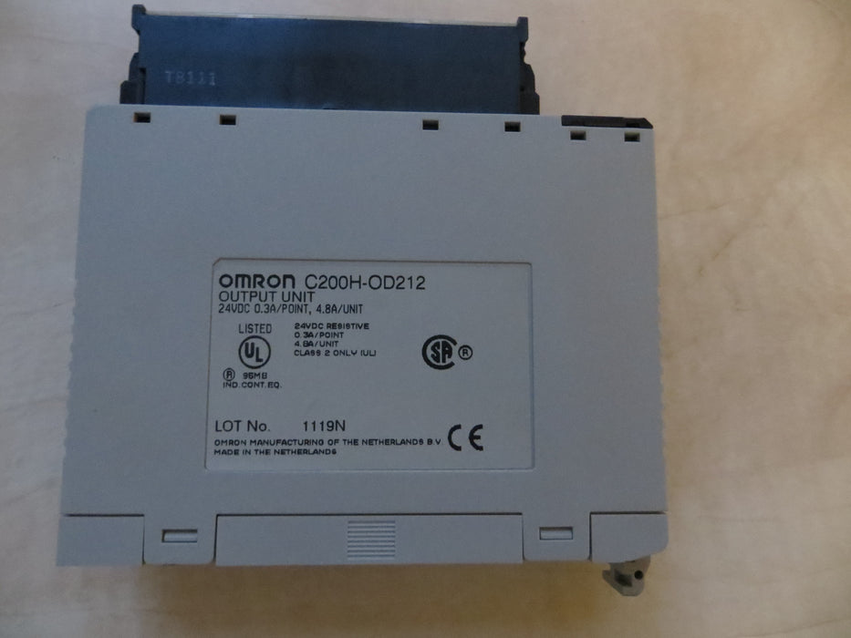 Omron C200H-OD212 "Output unit"