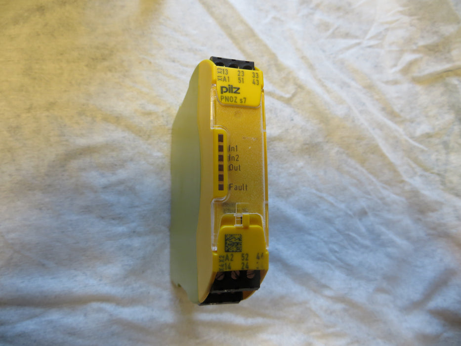 PILZ PNOZ XV3.1P 30/24VDC 3n/o 1n/c2n "Veiligheidsrelais"