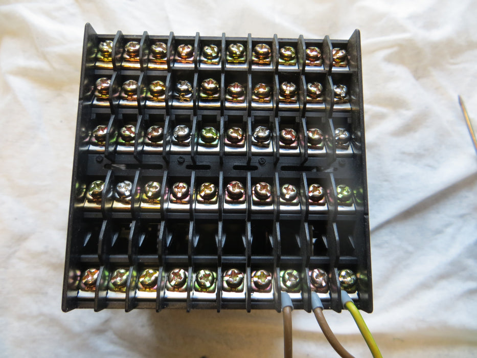 Yokogawa UT750-51 "Programmable controller"