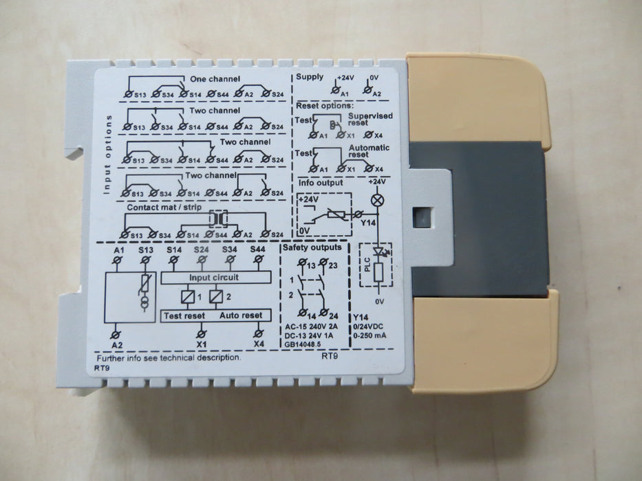 ABB 1SVR430720R0500 "Temperature Monitoring Relay"
