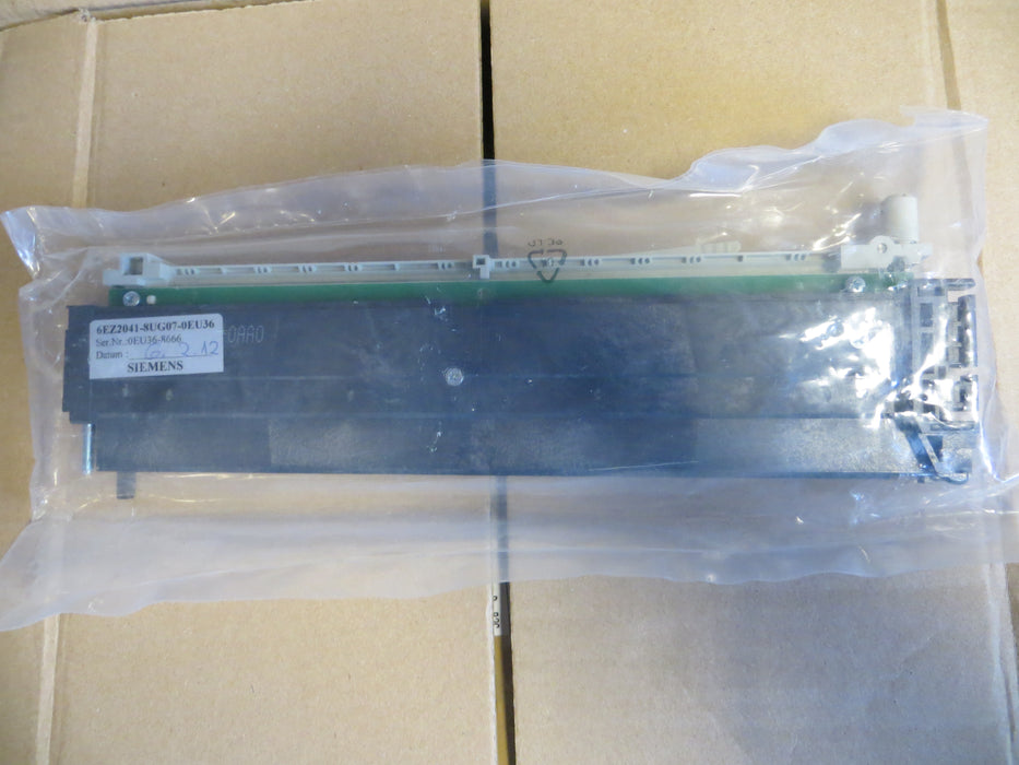 Siemens 6EZ2041-8UG07-0EU36 "Adapter"