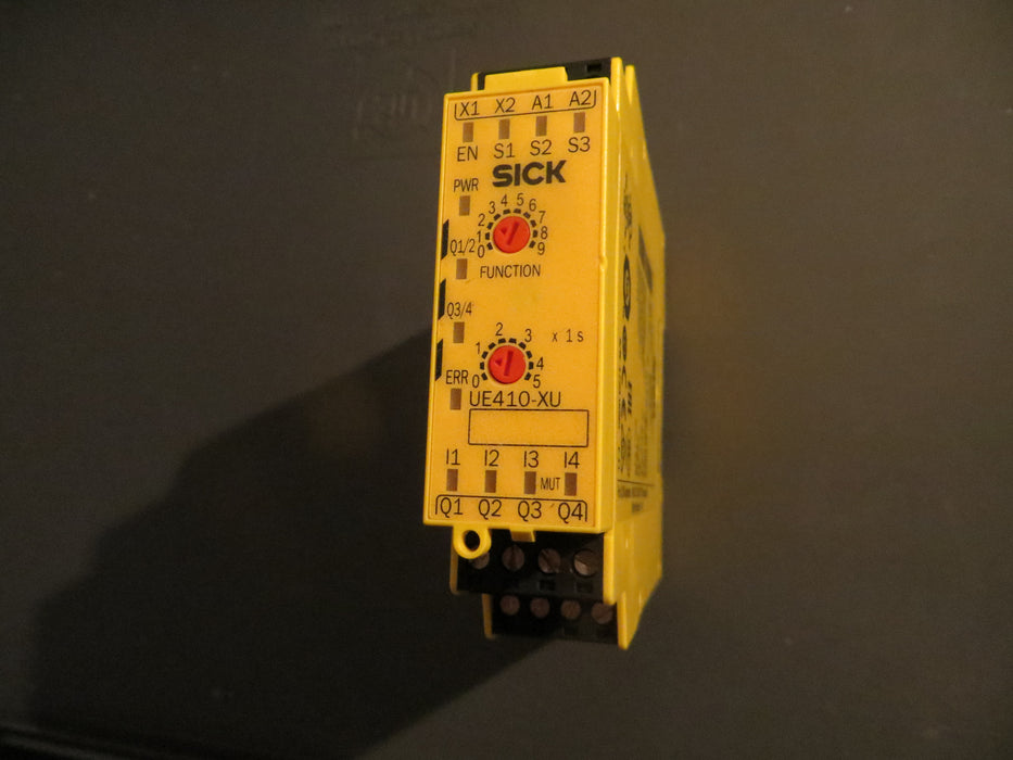 PILZ PNOZ XV3.1P 30/24VDC 3n/o 1n/c2n "Veiligheidsrelais"