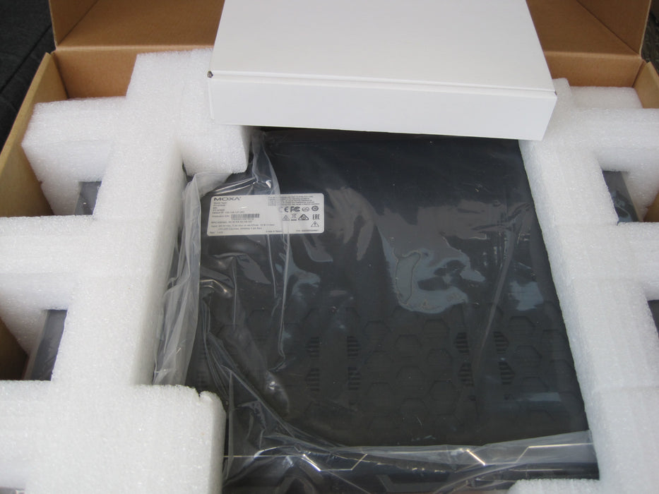 Moxa PT-G7828 V1.0.0   "Industrial rackmount"