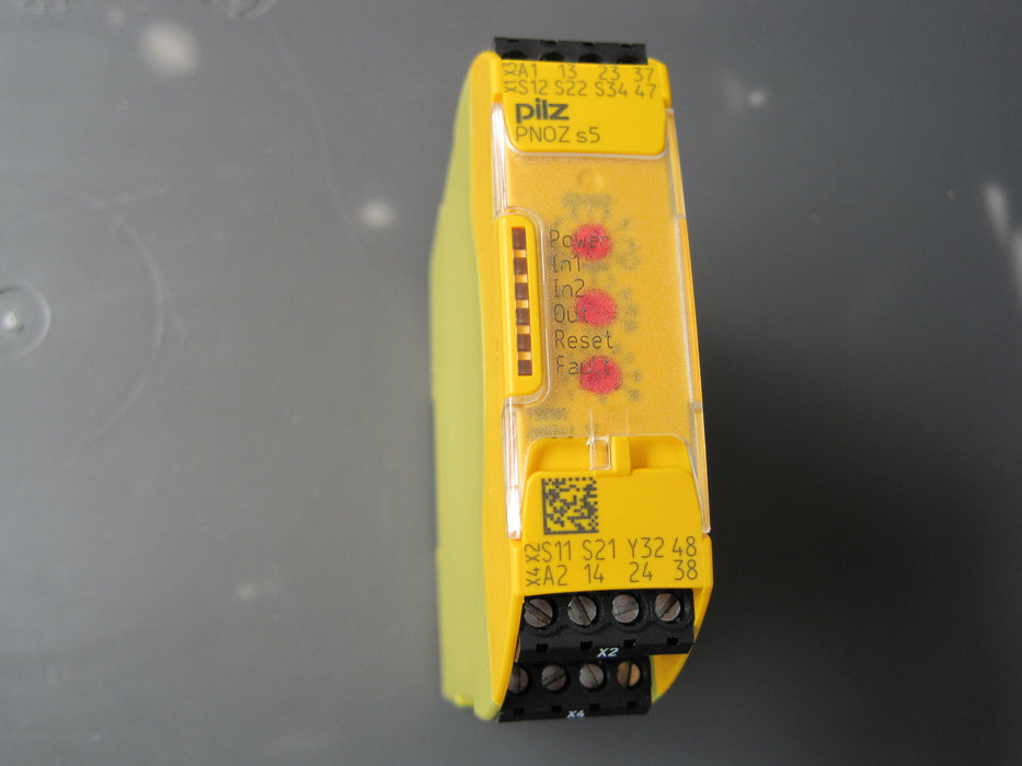 Pilz PNOZ s5 24VDC 2n/0 2n/o t  "Relay Module"
