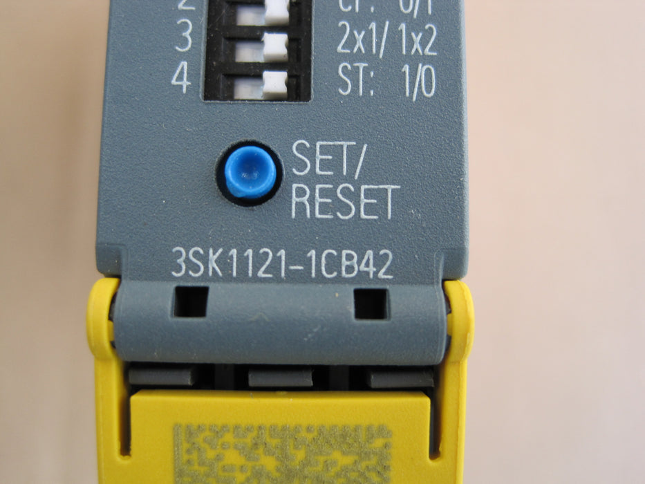 Siemens 3SK1121-1CB42  "Safety Relay"