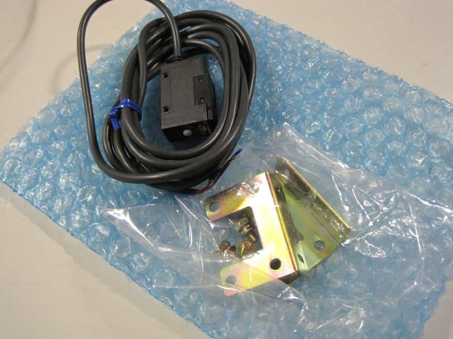Omron E3S-AR61  "Sensor"