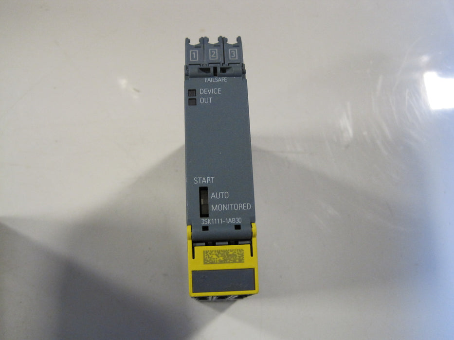 Siemens  3SK1111-1AB30  "Safety relay"