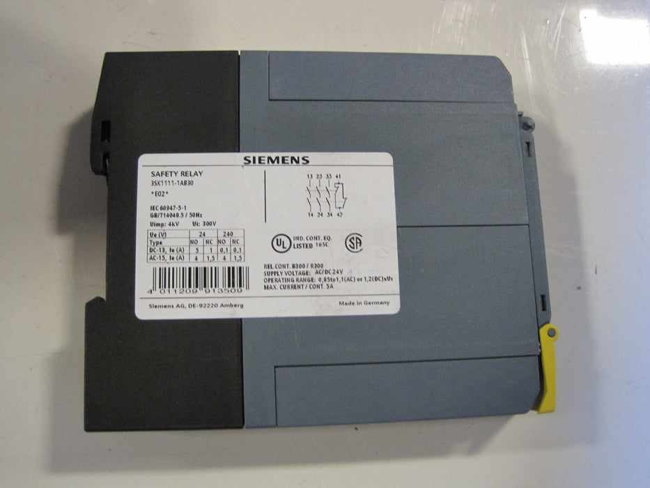 Siemens  3SK1111-1AB30  "Safety relay"