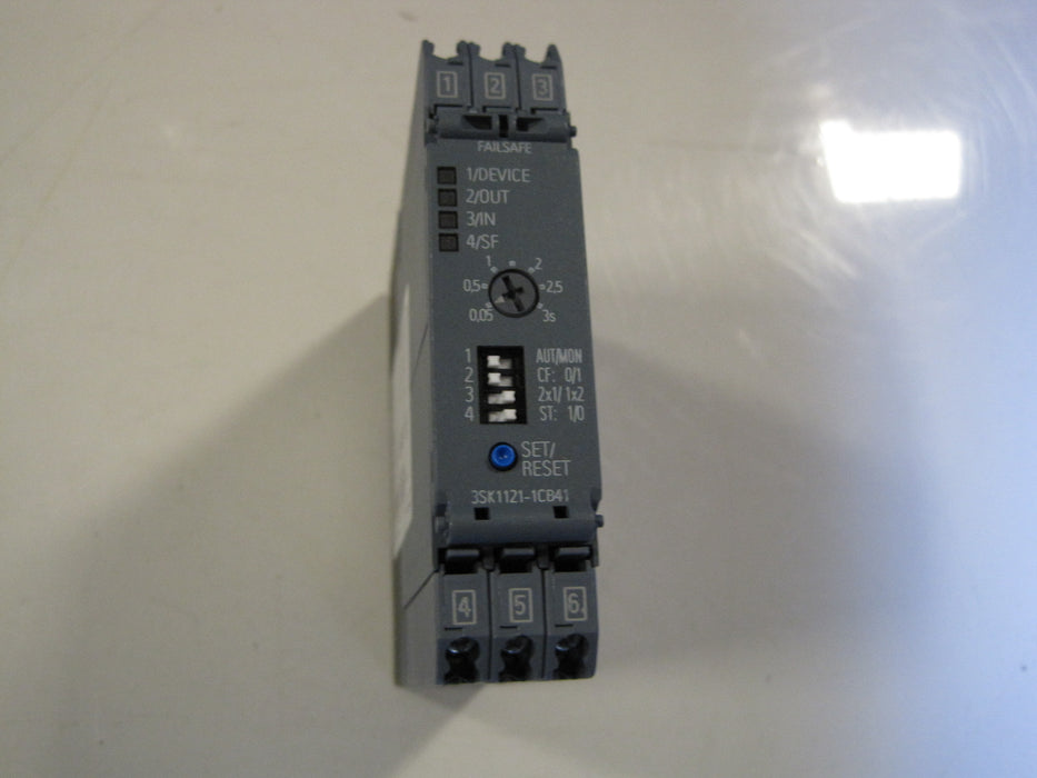 Siemens  3SK1121-1CB41  "Safety relay"