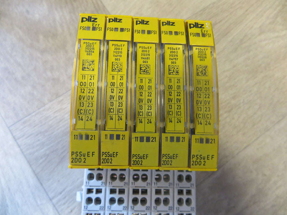 PILZ PNOZ XV3.1P 30/24VDC 3n/o 1n/c2n "Veiligheidsrelais"