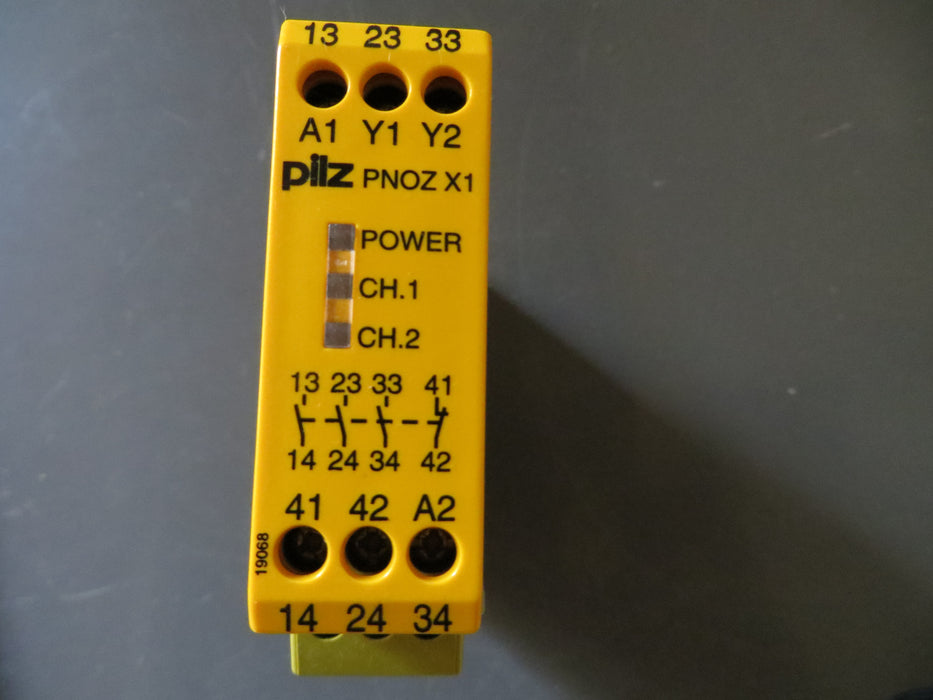 PILZ PNOZ X1 24VAC/DC 3n/o 1n/c  774300 "Relay"