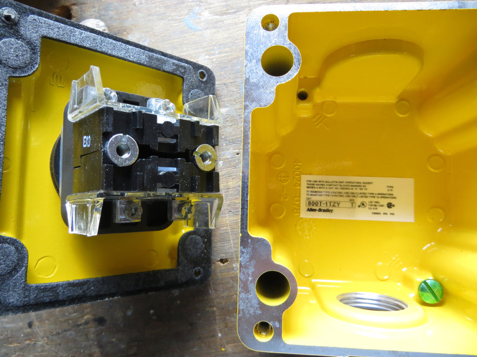 Allen Bradley 800T-1TZY "Touch button"