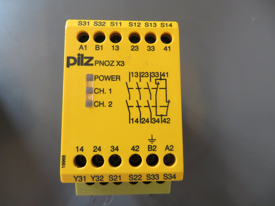 PILZ PNOZ X3 230VAC 24VDC 3n/o 1/nc 1s0  "Relay"