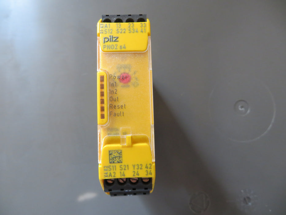 PILZ PNOZ s4 48-240 VAC/DC 3n/o 1n/c  750134  "Relay"