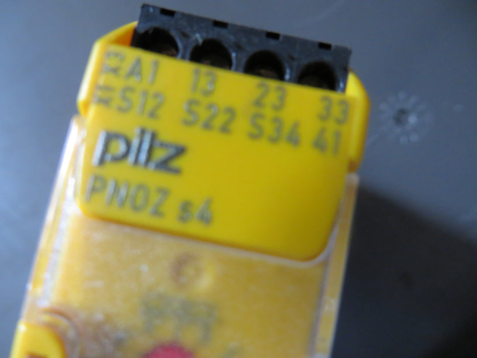PILZ PNOZ s4 48-240 VAC/DC 3n/o 1n/c  750134  "Relay"