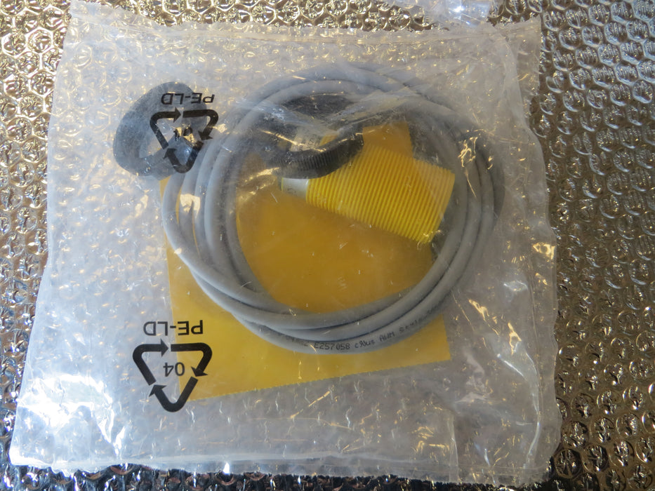 Turck Bi10-S30-AZ3X "Proximity switch"